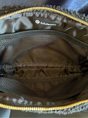 Lululemon women’s  Black Sherpa belt Bag